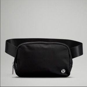 NWT Lululemon Everywhere Belt Bag Black